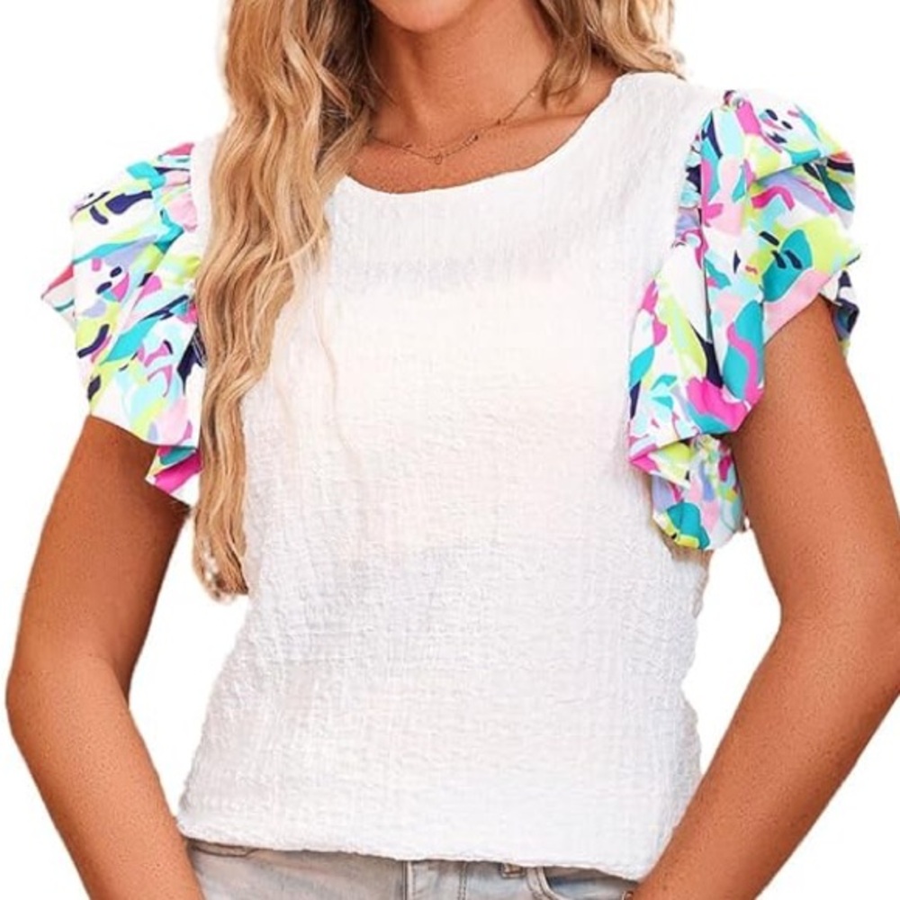 2 for $12 🎉 Textured White Top with Ruffled Sleeves